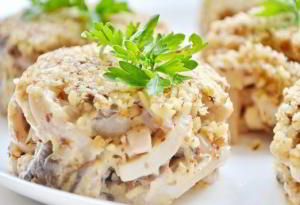 Ореховый салат с кальмарами