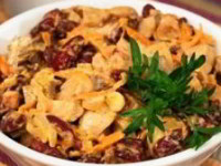 Салат с печенью, фасолью и маринованными грибами