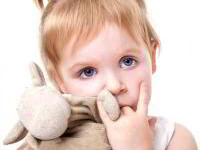 Как отучить ребенка от вредных привычек: грызть ногти, сосать палец, разбрасывать игрушки
