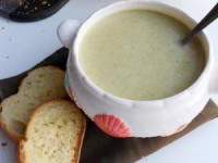 Крем-суп из брокколи и картофеля.