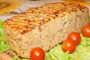 Куриный "хлеб" с шампиньонами и болгарским перчиком.