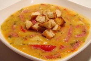 Суп гороховый с копченой колбасой и сладким перцем