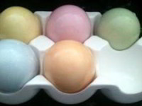 Как красить яйца на Пасху своими рукамиКак красить яйца на Пасху своими руками