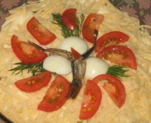 Шпротный салат с помидорами