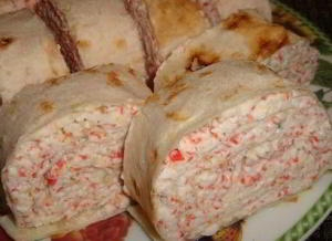 Рулетики с крабовыми палочками