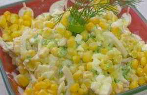 рецепт Салат из кальмаров с кукурузой