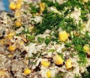 Салат из шпрот с сухариками