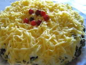 Салат куриный с грибами