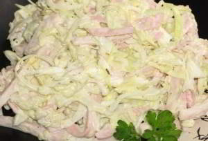 рецепт Салат с капустой и колбасой "Гомельчанка"