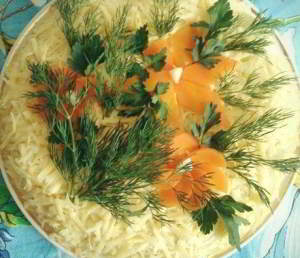 рецепт Слоеный куриный салат с грибами