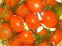 рецепт Быстрое ассорти - помидоры с огурцами на зиму