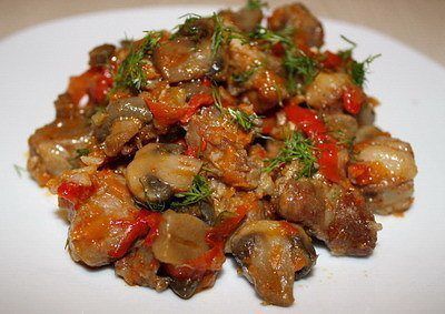 рецепт Мясо тушеное с шампиньонами и сладким перцем