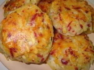 Драники с ветчиной, сыром и зеленью