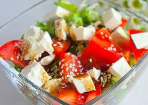 Овощной салат с сыром фета