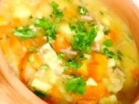 Полезный суп из моркови, капусты и имбиря