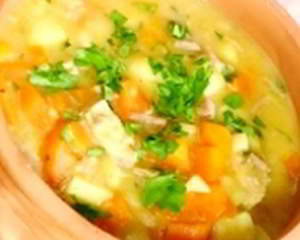 Полезный суп из моркови, капусты и имбиря