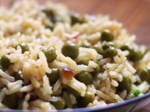 Рис с зеленым горошком и миндалем