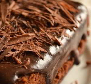 Супер-влажный шоколадный пирог (без яиц)