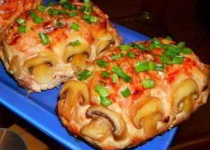Курица, запеченная с фаршем и грибами