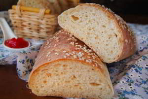 Пикантный хлеб с чёрным перцем и сыром