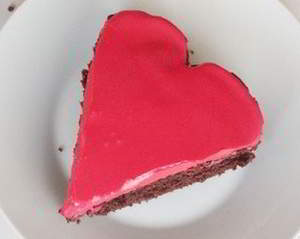 Романтический и очень простой шоколадный торт ко Дню святого Валентина