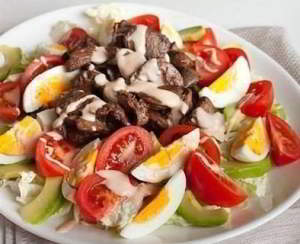 Салат с куриной печенью