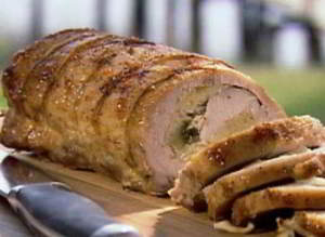 Свиной рулет с яблоками и клюквой