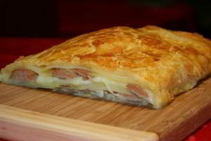 Штрудель с картофелем и сосисками