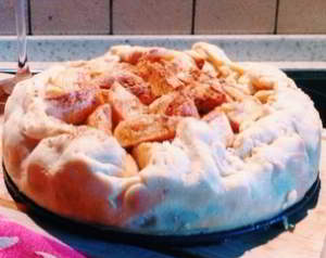 Яблочный пирог с корицей