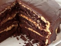 Влажный шоколадный торт (с ореховым кремом)