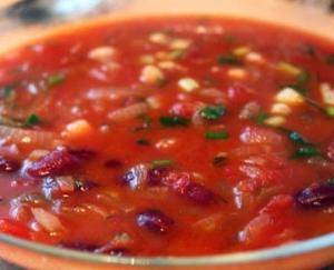 Острый томатный суп с фасолью 