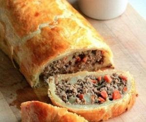 Рулет веллингтон с говяжьим фаршем