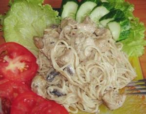 Спагетти с курочкой в сметанном соусе
