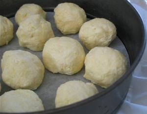 Шоколадный пирог с творожными шариками