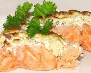 Запеченная рыба в шубе из омлета 