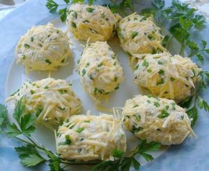 Новогодняя закуска "Творожные яйца по-литовски"