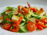 Овощной салат с креветками