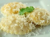 Равиоли с сыром в чесночном соусе