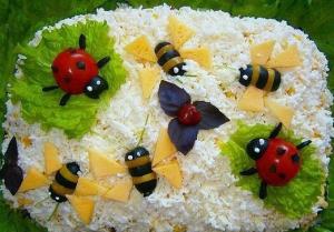 Салат с крабовыми палочками — Пчелки