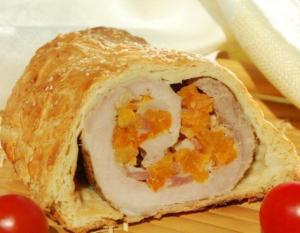 Свинина с курагой и кедровыми орехами в тесте