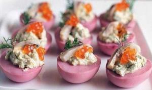 Фаршированные яйца с селедкой