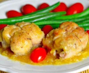 Голень цыплят с сыром и ананасом в ананасовом соусе