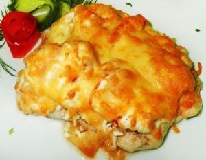 Запеченная курица с грибами, помидорами, сыром и йогуртом