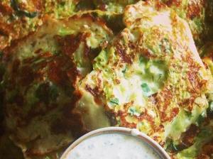 Кабачковые оладьи с зеленью и моцареллой