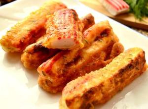 Крабовые палочки, приготовленные в кляре