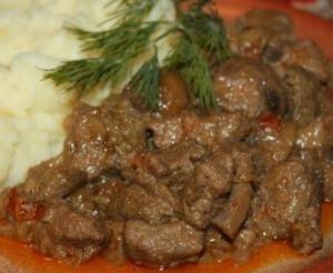 Печень, тушеная в сметане