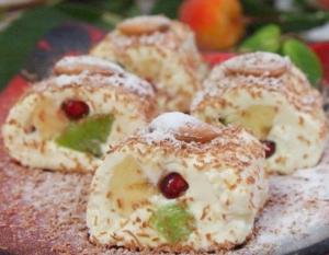 Роллы из творога с фруктами
