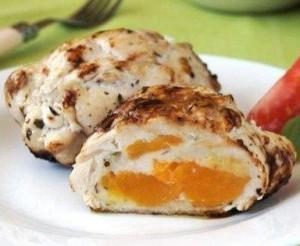 Рулетики куриные с персиком