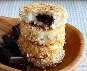 Сырники с шоколадной начинкой в панировке из овсяных хлопьев