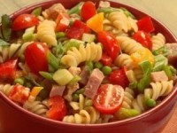 Итальянский салат с ветчиной и овощами